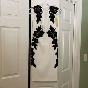 New with tags. Karen Mullen dress. black floral stitch. zipper. Lined. Size US 4